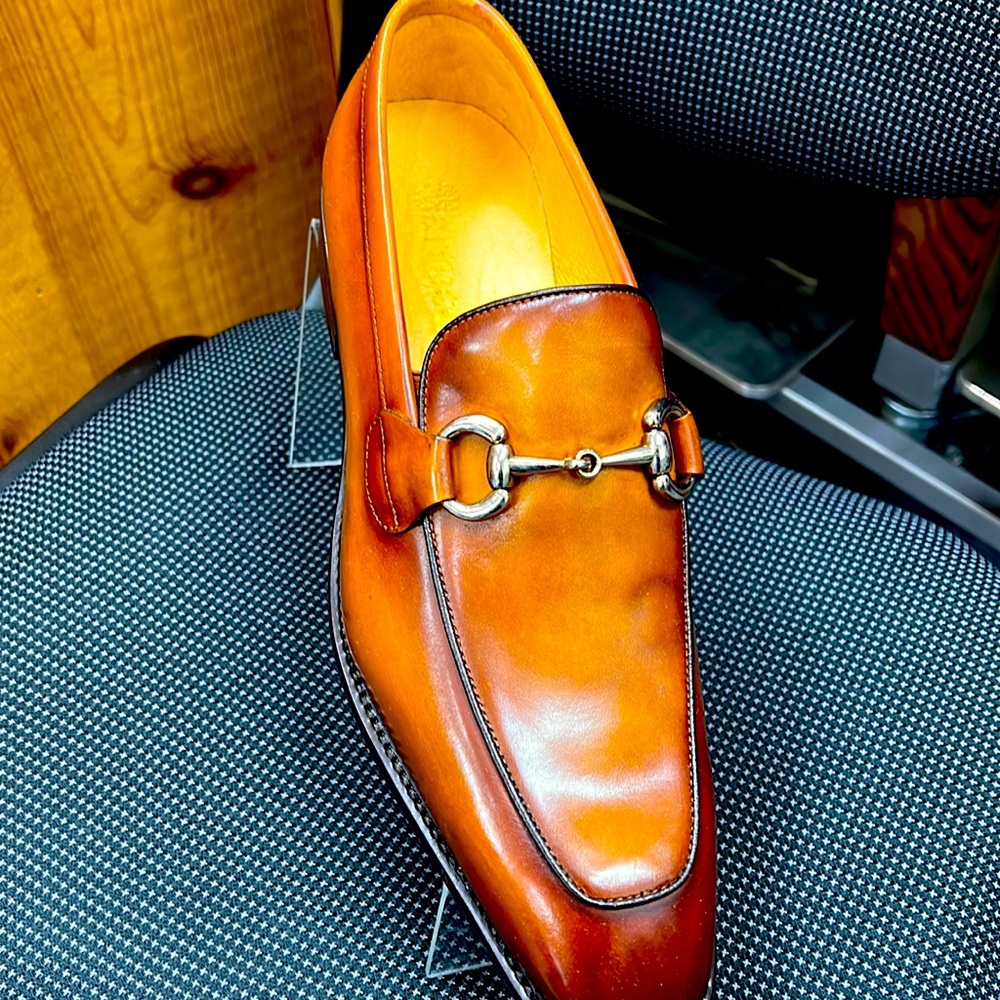 Carrucci Men shoes loafer with buckle Cognac color leather upper and lining